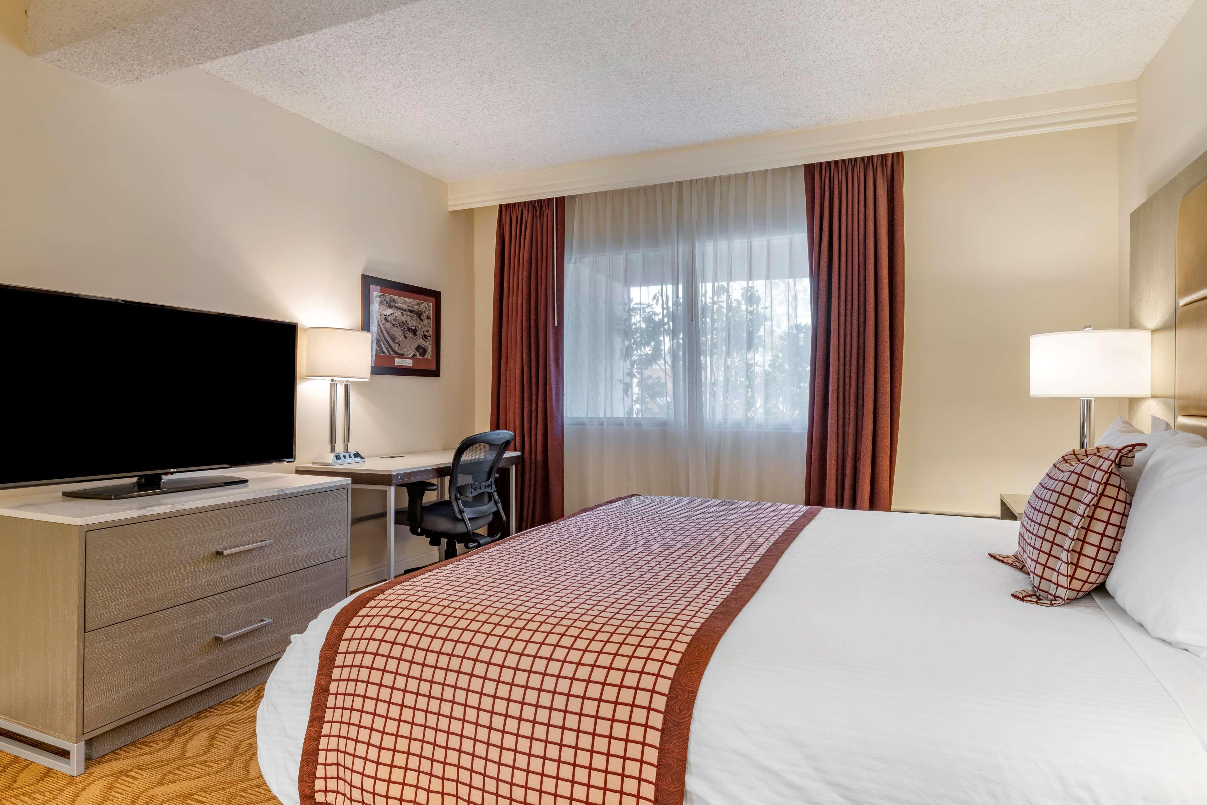 Best Western Plus Thousand Oaks Inn Екстериор снимка