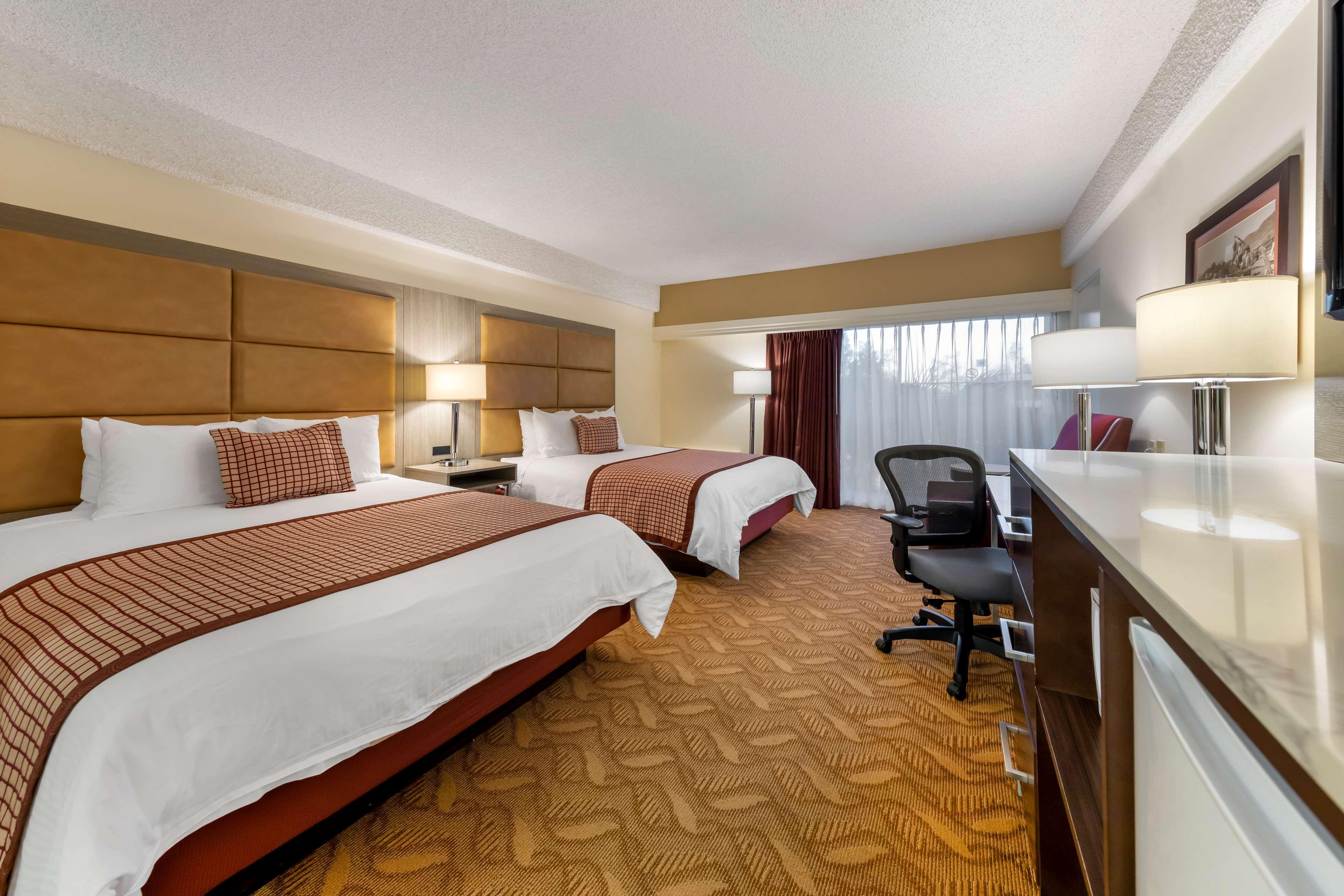 Best Western Plus Thousand Oaks Inn Екстериор снимка