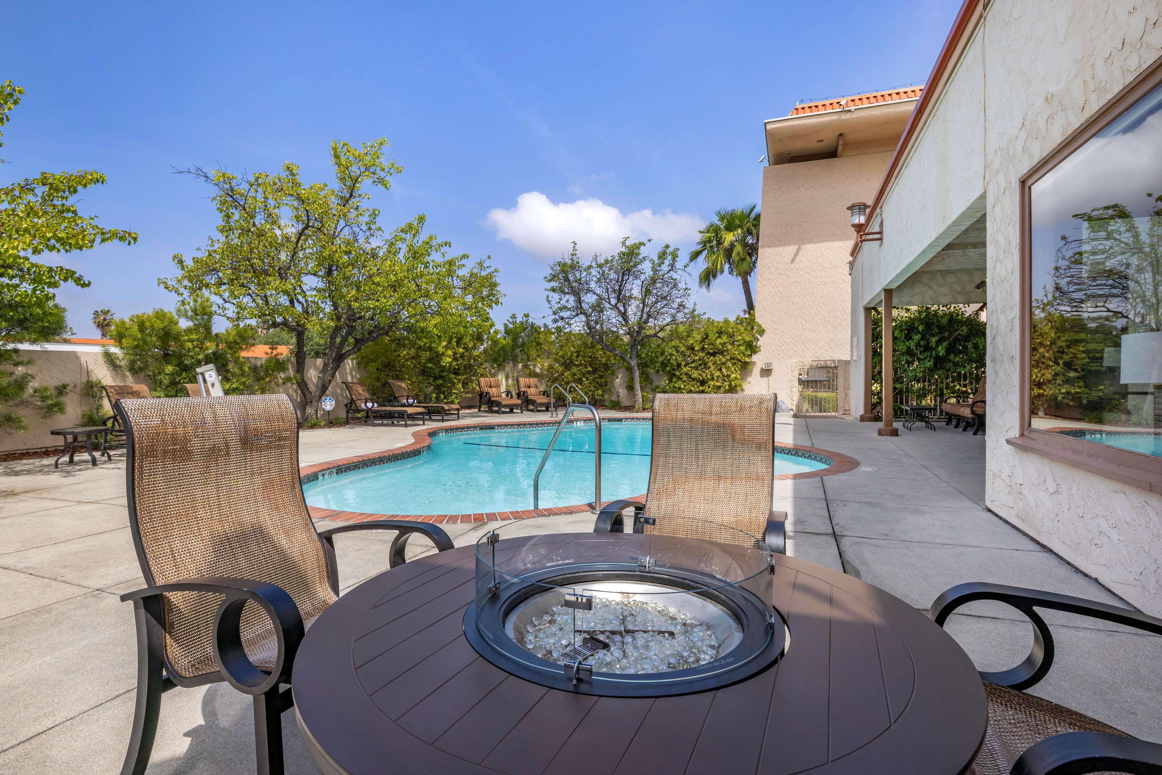 Best Western Plus Thousand Oaks Inn Екстериор снимка
