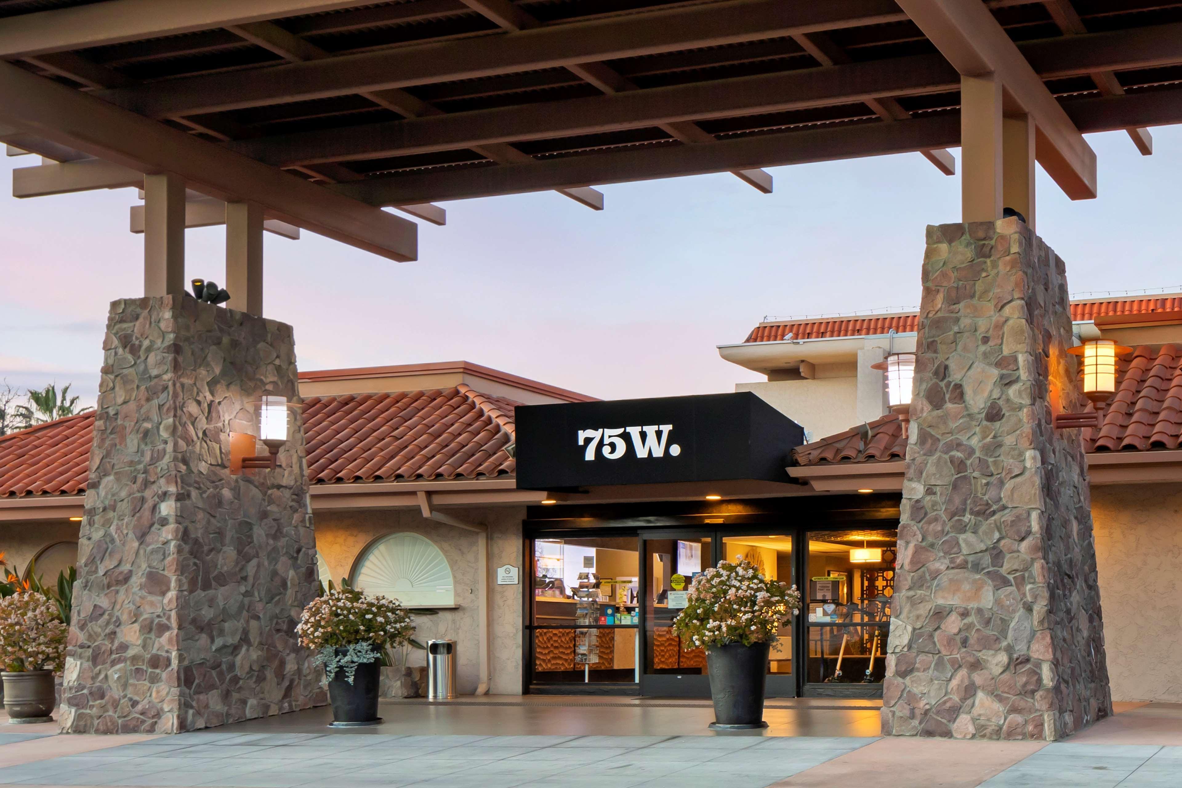 Best Western Plus Thousand Oaks Inn Екстериор снимка