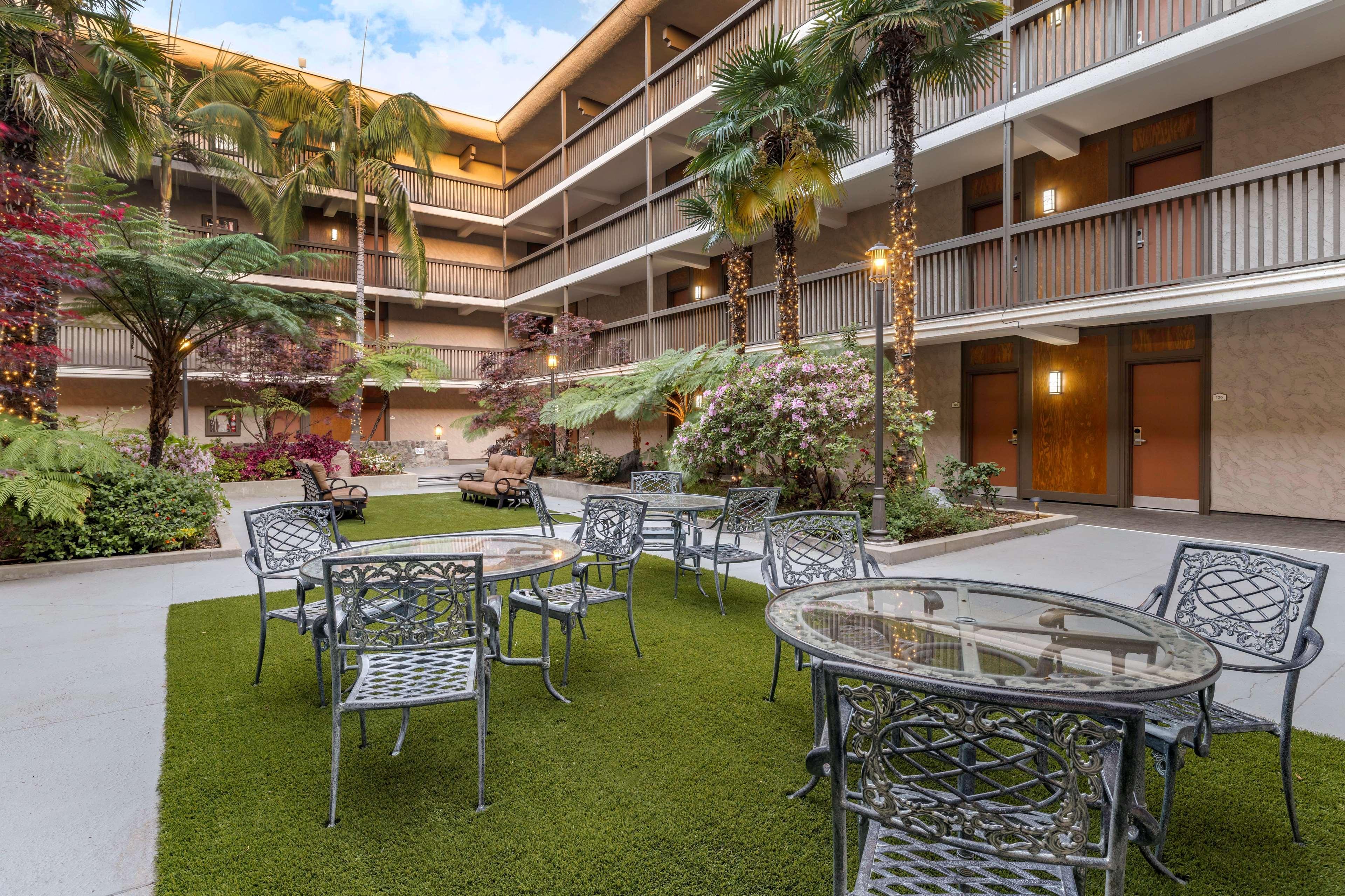 Best Western Plus Thousand Oaks Inn Екстериор снимка